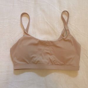Small buff bunny spin sports bra